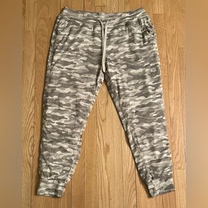Sherpa Lined Oatmeal Camouflage Jogger, Size L